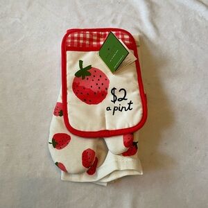 NWT Fresh Strawberries Three Piece Kitchen Set